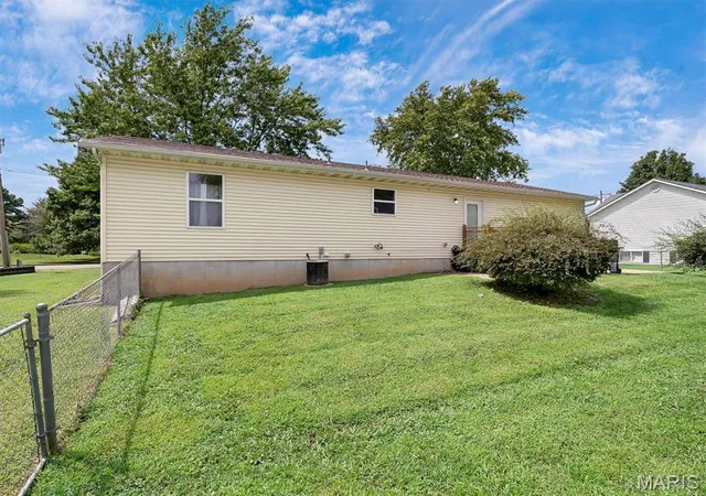 Photo 3 of Single family home for sale at 610 Falcon Dr, Sullivan, MO 63080 | MLS# MIS26055065 | Listing updated on 2026-09-03