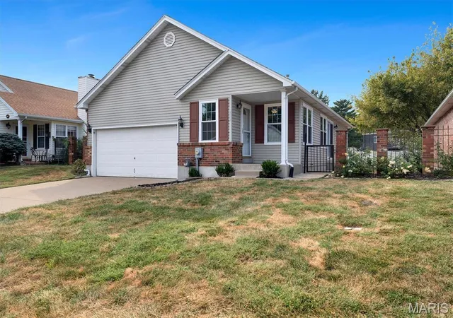 Photo 2 of Single family home for sale at 857 Du Pre Ct, Saint Peters, MO 63376 | MLS# MIS26055067 | Listing updated on 2026-09-14