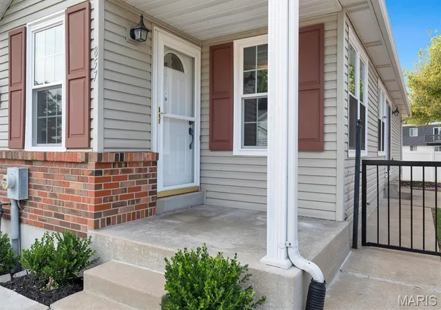 Photo 2 of House for sale at 857 Du Pre Ct, Saint Peters, MO 63376 | MLS# MIS26055067 | Listing updated on 2026-09-14