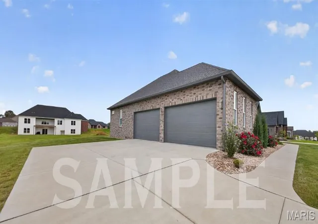Photo 2 of Single family home for sale at 1386 Walnut Ridge Dr, Columbia, IL 62236 | MLS# MIS26055075 | Listing updated on 2026-08-28