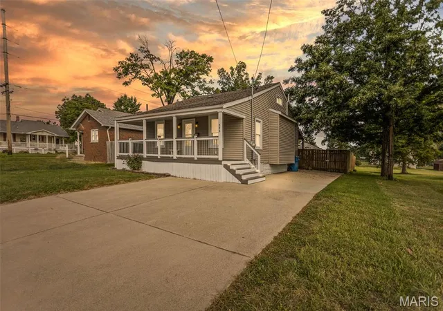 Photo 3 of Single family home for sale at 536 W Corbin St, Bethalto, IL 62010 | MLS# MIS26055076 | Listing updated on 2026-09-06