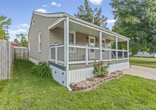 Photo 3 of Single family home for sale at 536 W Corbin St, Bethalto, IL 62010 | MLS# MIS26055076 | Listing updated on 2026-09-06