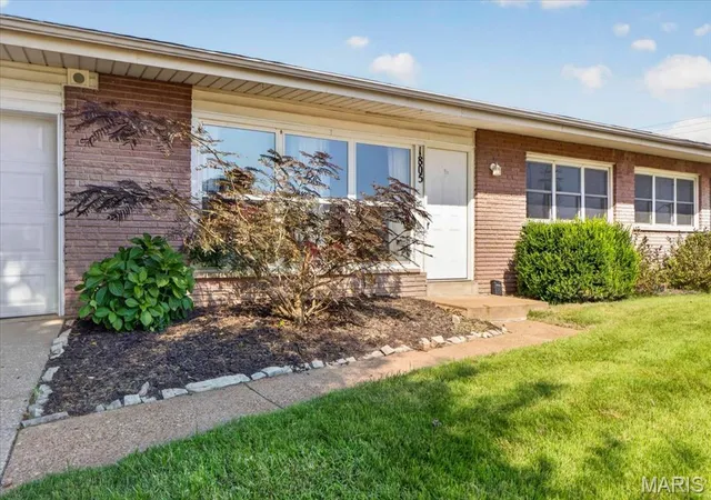 2nd image of 1805 Flicker Dr, Florissant, MO 63031 | MLS# MIS26055077