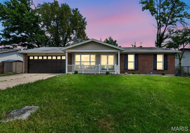 1st image of 1072 King Carey Dr, Creve Coeur, MO 63146 | MLS# MIS26055083