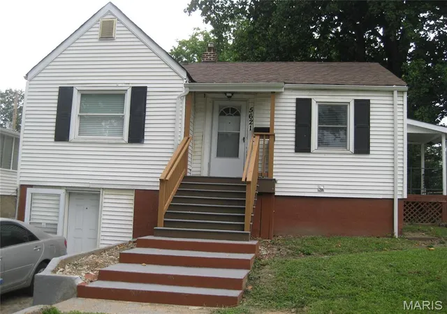 Photo 1 of Single family home for sale at 5621 Curry Ave, Country Club Hills, MO 63136 | MLS# MIS26055084 | Listing updated on 2026-08-27
