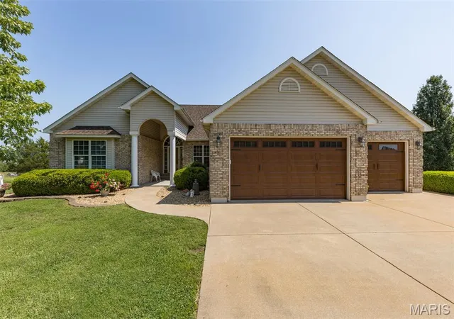 Photo 1 of Single family home for sale at 223 Woodvine Ct, Farmington, MO 63640 | MLS# MIS26055086 | Listing updated on 2026-08-30