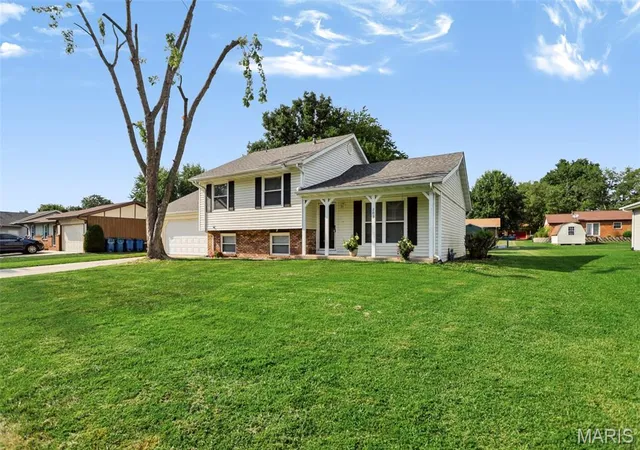 Photo 1 of Single family home for sale at 203 Meadow Dr, Troy, IL 62294 | MLS# MIS26055087 | Listing updated on 2026-08-27