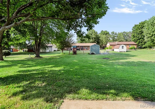 Photo 3 of Single family home for sale at 203 Meadow Dr, Troy, IL 62294 | MLS# MIS26055087 | Listing updated on 2026-08-27