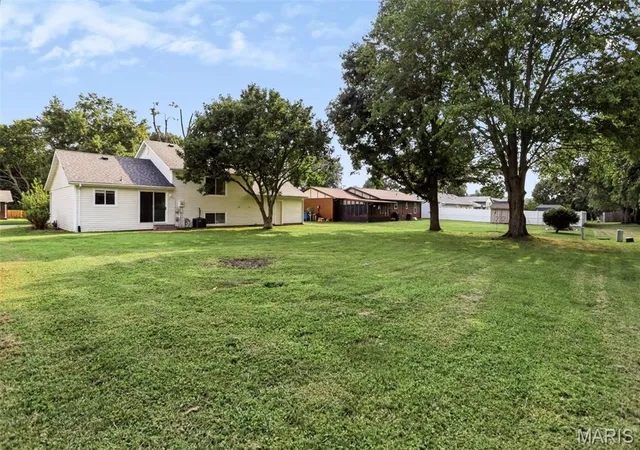 Photo 4 of Single family home for sale at 203 Meadow Dr, Troy, IL 62294 | MLS# MIS26055087 | Listing updated on 2026-08-27