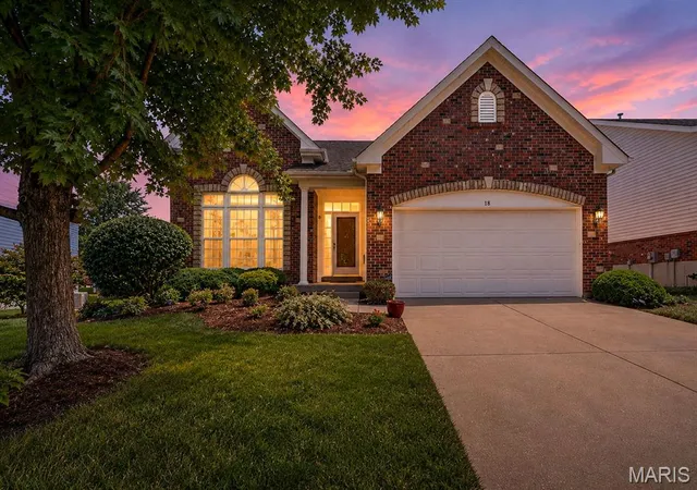 Photo 2 of Sale Pending at 18 Eagle Bluff Ln, St Charles, MO 63303 | MLS# MIS26055088 | Listing updated on 2026-09-01