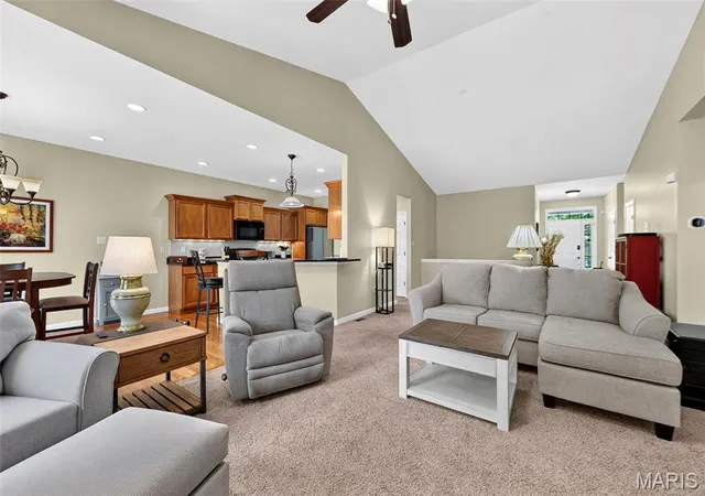 Photo 3 of Sale Pending at 18 Eagle Bluff Ln, St Charles, MO 63303 | MLS# MIS26055088 | Listing updated on 2026-09-01