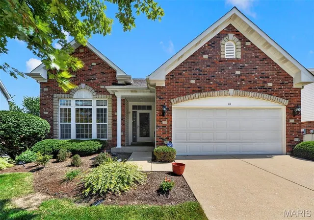 Photo 46 of Sale Pending at 18 Eagle Bluff Ln, St Charles, MO 63303 | MLS# MIS26055088 | Listing updated on 2026-09-01