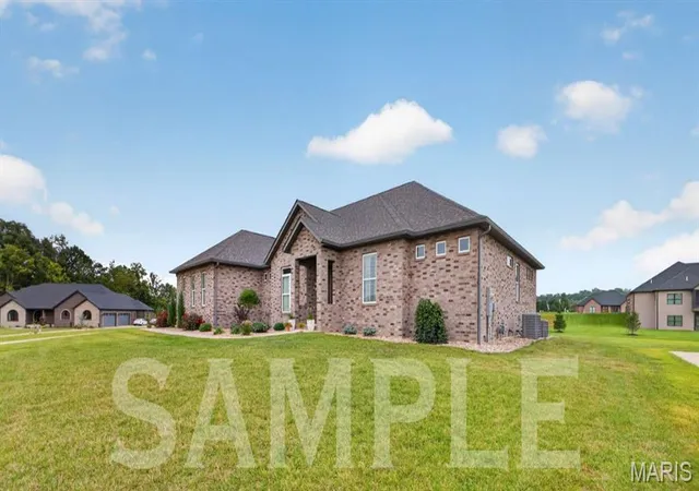 Photo 2 of Single family home for sale at 1362 Walnut Ridge Dr, Columbia, IL 62236 | MLS# MIS26055094 | Listing updated on 2026-08-28