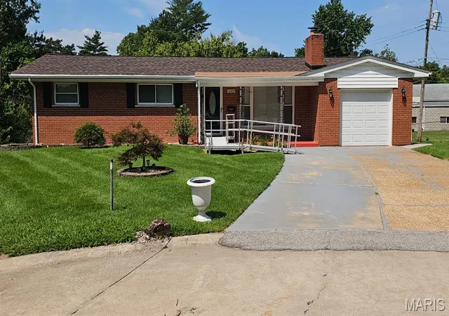 Photo 1 of Single family home for sale at 2625 Terri Lee Ct, St Louis, MO 63114 | MLS# MIS26055097 | Listing updated on 2026-09-05