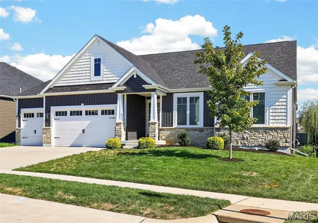 Photo 3 of Single family home for sale at 130 Far Meadow Dr, Lake Saint Louis, MO 63367 | MLS# MIS26055098 | Listing updated on 2026-10-10