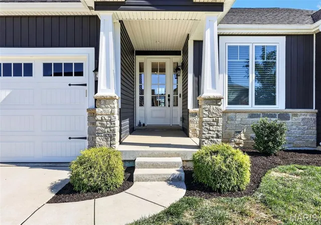 Photo 4 of Single family home for sale at 130 Far Meadow Dr, Lake Saint Louis, MO 63367 | MLS# MIS26055098 | Listing updated on 2026-10-10