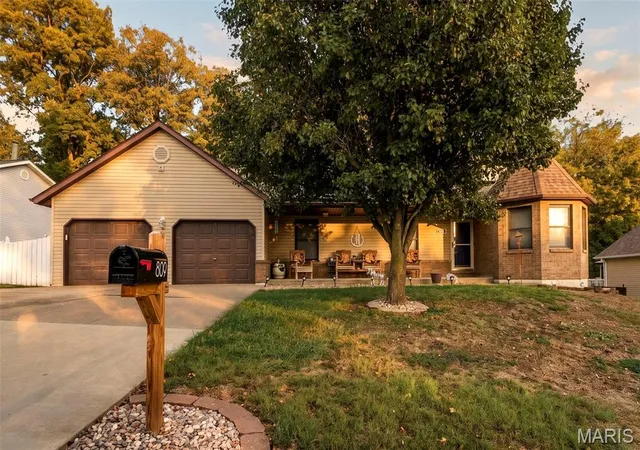 Single family home for sale at 809 Braidwood Ct, Collinsville, IL 62234 | MLS# MIS26055104
