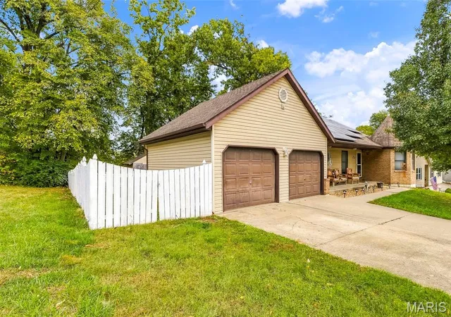Photo 4 of Single family home for sale at 809 Braidwood Ct, Collinsville, IL 62234 | MLS# MIS26055104 | Listing updated on 2026-10-26