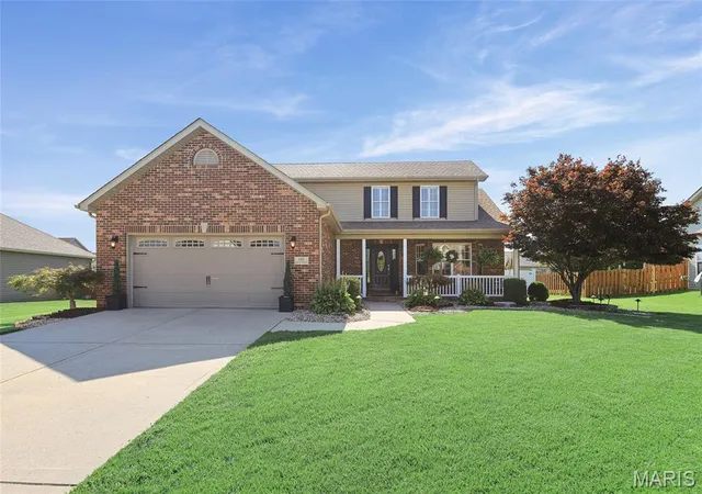 Photo 2 of Sale Pending at 170 Emerald Way E, Granite City, IL 62040 | MLS# MIS26055106 | Listing updated on 2026-09-07