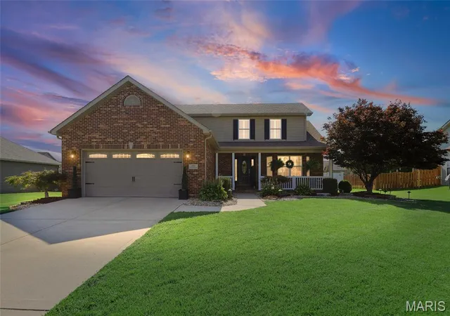 Photo 2 of Sale Pending at 170 Emerald Way E, Granite City, IL 62040 | MLS# MIS26055106 | Listing updated on 2026-09-07
