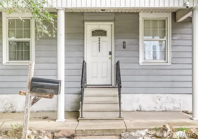 3rd image of 2431 State St, Granite City, IL 62040 | MLS# MIS26055109