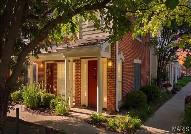 Condo for sale at 2662 Mcknight Crossing Ct, St Louis, MO 63124 | MLS# MIS26055110