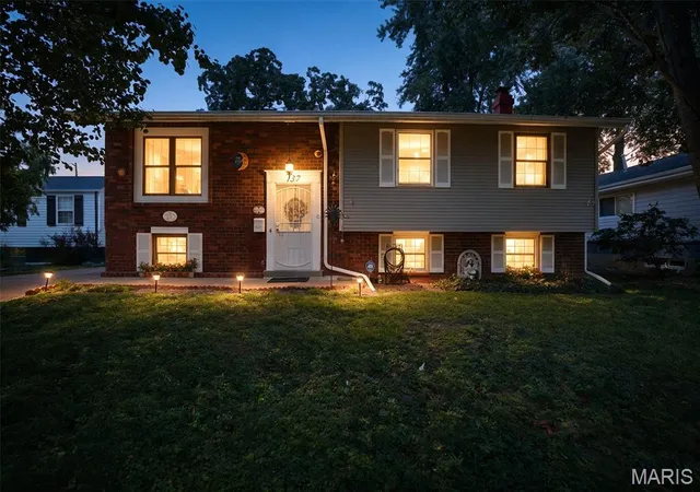 Photo 1 of Single family home for sale at 137 Huntleigh Forest Dr, Kirkwood, MO 63122 | MLS# MIS26055111 | Listing updated on 2026-10-05