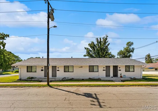 Photo 2 of Sale Pending at 1051 Washington Ave, Madison, IL 62060 | MLS# MIS26055121 | Listing updated on 2026-09-19