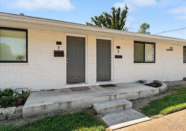 Photo 4 of Sale Pending at 1051 Washington Ave, Madison, IL 62060 | MLS# MIS26055121 | Listing updated on 2026-09-19