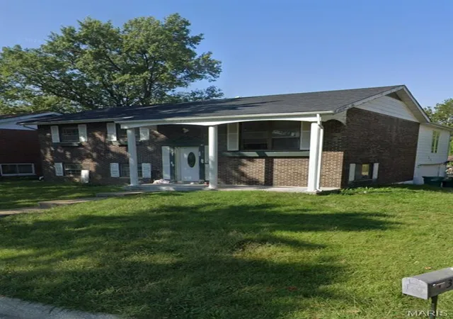 Photo 2 of Single family home for sale at 3 Westgate Dr, Granite City, IL 62040 | MLS# MIS26055126 | Listing updated on 2026-09-14