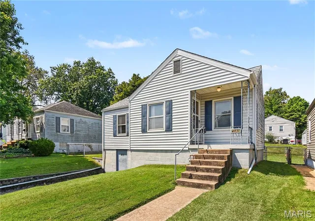 3rd image of 3545 Saint Genevieve Ln, St Ann, MO 63074 | MLS# MIS26055133