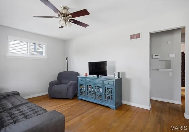 Photo 3 of Sale Pending at 2520 Tamm Ave, St Louis, MO 63139 | MLS# MIS26055135 | Listing updated on 2026-09-01