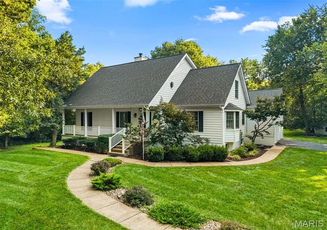Photo 2 of Sale Pending at 505 Bridle Path Ln, O'fallon, MO 63366 | MLS# MIS26055147 | Listing updated on 2026-09-23