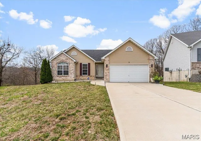 Photo 2 of Single family home for sale at 9 Amber Ridge Ct, High Ridge, MO 63049 | MLS# MIS26055153 | Listing updated on 2026-09-02