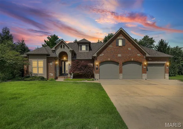 Photo 2 of Single family home for sale at 101 Fountain Dr, Glen Carbon, IL 62034 | MLS# MIS26055158 | Listing updated on 2026-08-28