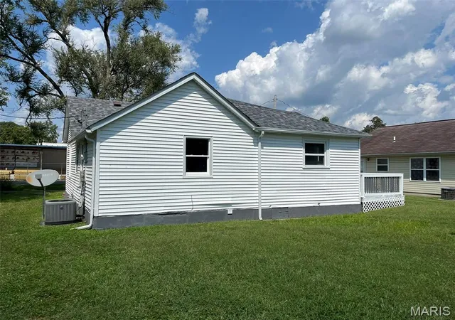 4th image of 506 Panhorst St, Staunton, IL 62088 | MLS# MIS26055162