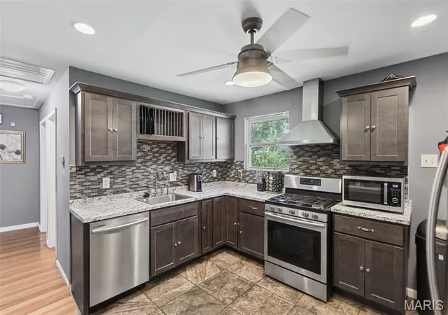 Photo 3 of Single family home for sale at 821 Font Ln, Saint Louis, MO 63137 | MLS# MIS26055166 | Listing updated on 2026-10-07