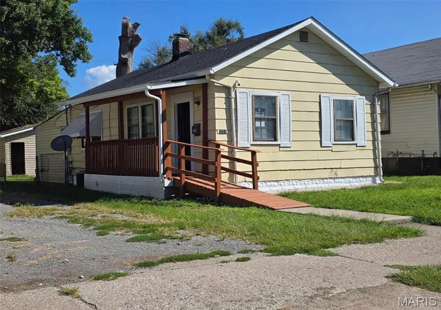 Photo 1 of Single family home for sale at 2211 E 24th St, Granite City, IL 62040 | MLS# MIS26055168 | Listing updated on 2026-08-31