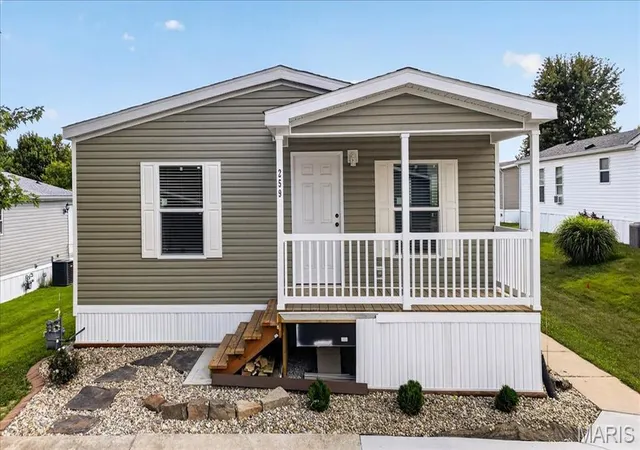 Photo 1 of Manufactured home for sale at 259 Silver Fox Xing, Collinsville, IL 62234 | MLS# MIS26055170 | Listing updated on 2026-09-21