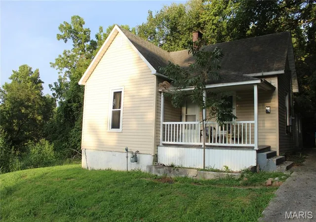 Photo 1 of Single family home for sale at 406 S Bellevue St, Cape Girardeau, MO 63755 | MLS# MIS26055172 | Listing updated on 2026-08-27