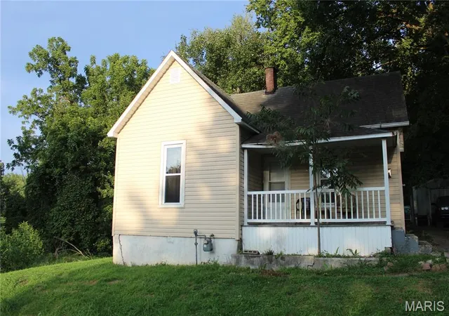Photo 4 of Single family home for sale at 406 S Bellevue St, Cape Girardeau, MO 63755 | MLS# MIS26055172 | Listing updated on 2026-08-27