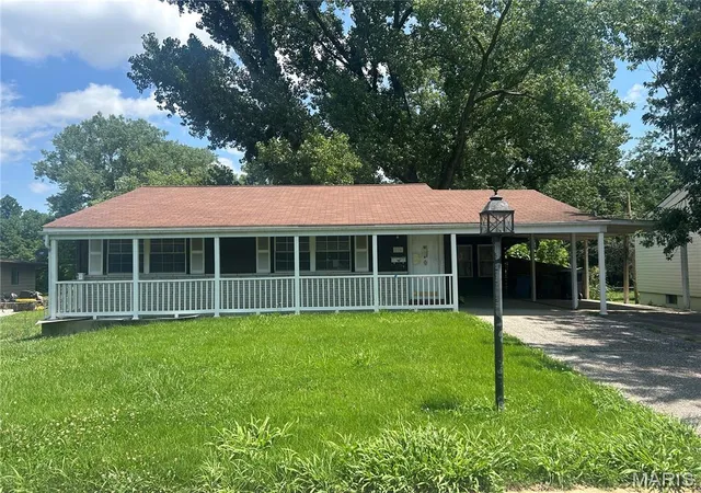 Photo 1 of Single family home for sale at 325 Moule Dr, Florissant, MO 63031 | MLS# MIS26055181 | Listing updated on 2026-09-18