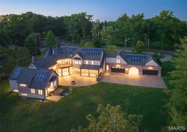 Photo 3 of Mansion for sale at 9998 Litzsinger Rd, Ladue, MO 63124 | MLS# MIS26055182 | Listing updated on 2026-10-21