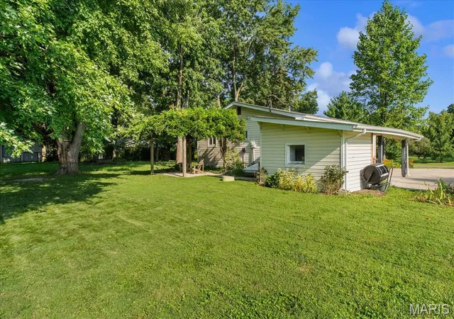 Photo 2 of Single family home for sale at 2068 Jolly Roger Dr, Edwardsville, IL 62025 | MLS# MIS26055186 | Listing updated on 2026-08-28