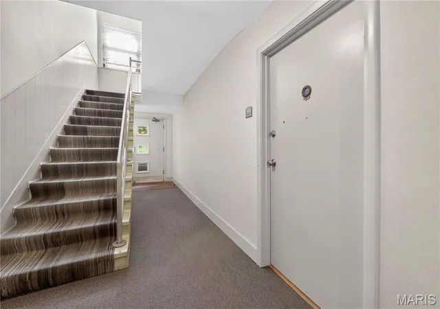 Photo 2 of Condo for sale at 5 Delcrest Ct #101, Saint Louis, MO 63124 | MLS# MIS26055190 | Listing updated on 2026-09-02