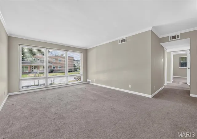 Photo 3 of Condo for sale at 5 Delcrest Ct #101, Saint Louis, MO 63124 | MLS# MIS26055190 | Listing updated on 2026-09-02