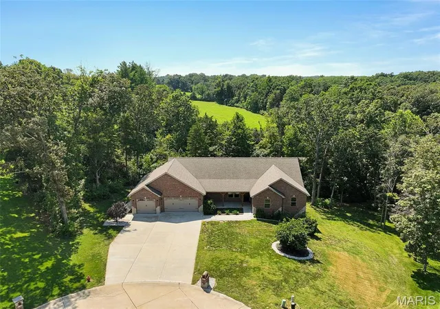 Photo 1 of Single family home for sale at 121 Cherry Hills Ct, Washington, MO 63090 | MLS# MIS26055196 | Listing updated on 2026-09-02