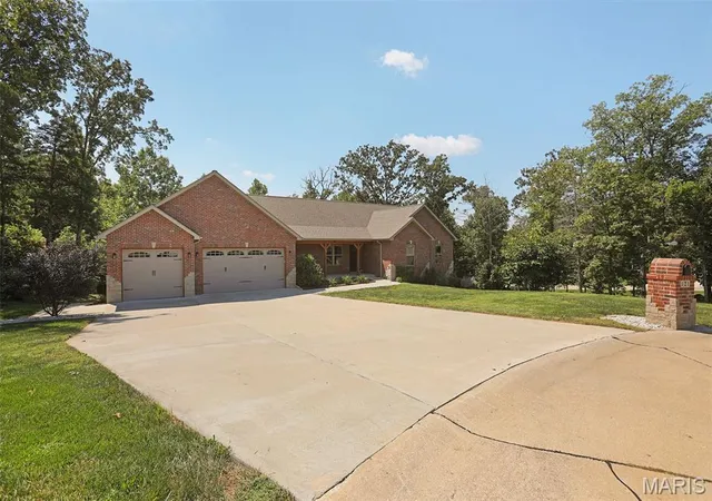 Photo 3 of Single family home for sale at 121 Cherry Hills Ct, Washington, MO 63090 | MLS# MIS26055196 | Listing updated on 2026-09-02