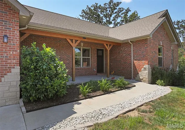 Photo 3 of Single family home for sale at 121 Cherry Hills Ct, Washington, MO 63090 | MLS# MIS26055196 | Listing updated on 2026-09-02