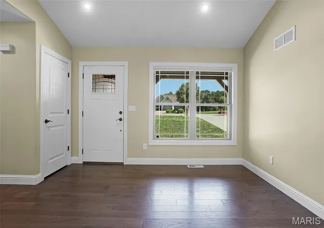 Photo 4 of Single family home for sale at 121 Cherry Hills Ct, Washington, MO 63090 | MLS# MIS26055196 | Listing updated on 2026-09-02